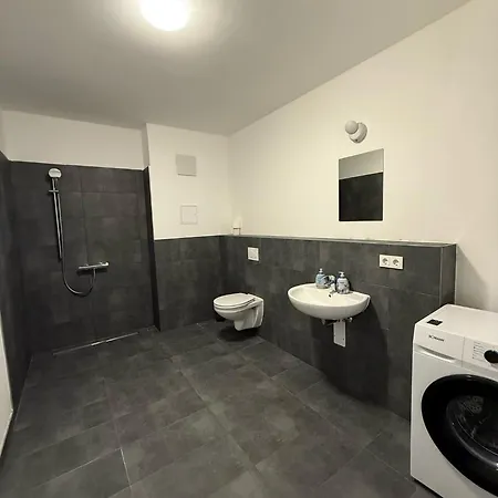 Guenstige Wunderschoene Und Barrierefreie Ferien- Und Monteurswohnung In Bei Leipzig Naehe A14 *